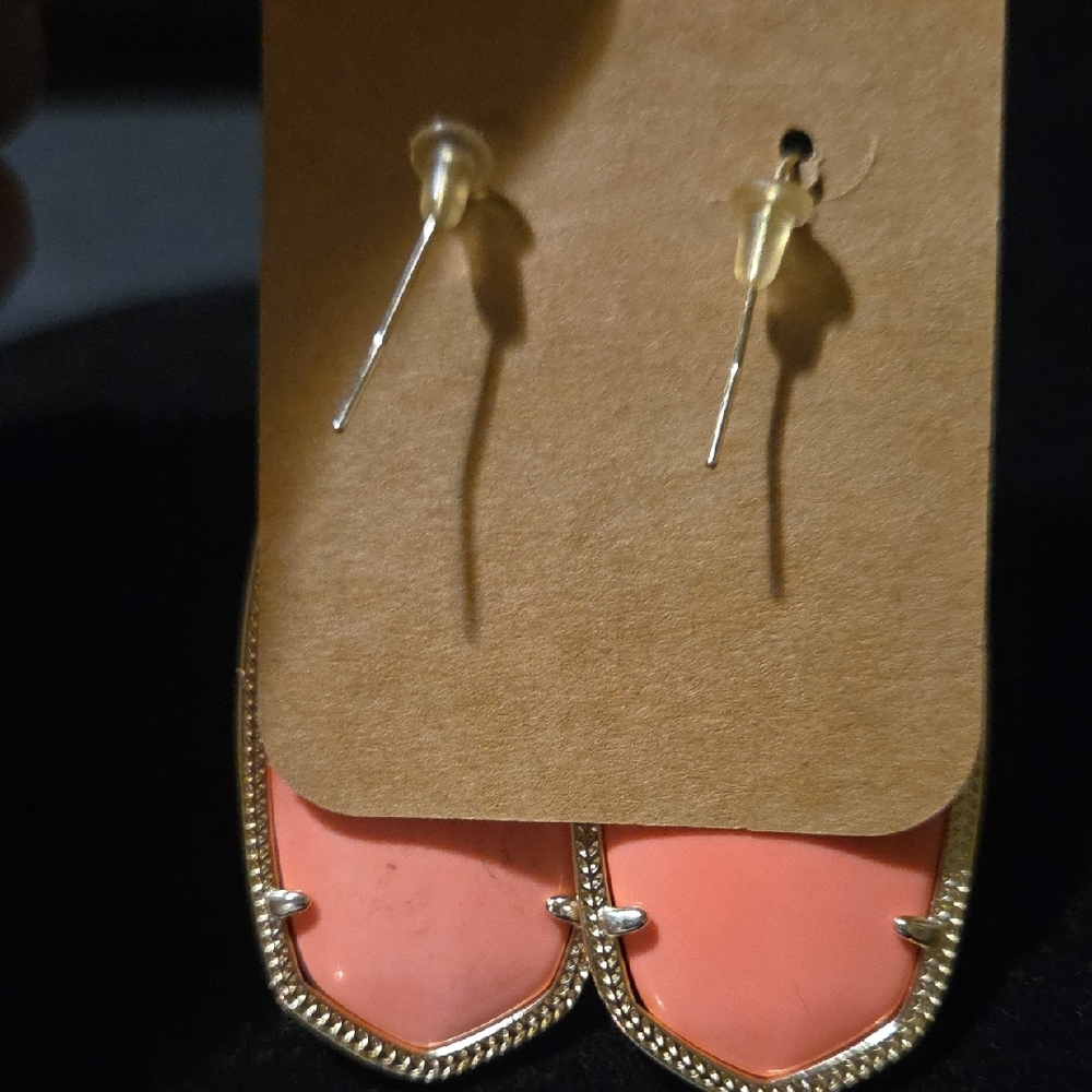 🚨2 For $40🚨Kendra Scott Elle Coral, Gold Plated Earrings - Picture 3 of 4